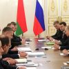 'Нефть' пишем - 'транзит' в уме: Кремль прижимает Лукашенко?
