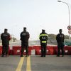 'Нас держат в китайском лагере': вирусная сенсация кончилась сюрпризом (Сотрудники полиции на пропускном пункте в провинции Хубэй, КНР. 31 января 2020 | © REUTERS / Thomas Peter) Сотрудники полиции н…