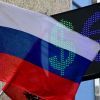 Американские нефтяники просят пощады (Знаки евро и доллара на табло курса валют в Москве) Знаки евро и доллара…