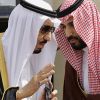 Anadolu: Саудовская Аравия признала, что проиграла ценовую войну РФ (Наследный принц Салман ибн Абдул-Азиз Аль Сауд с сыном Мухаммадом ибн Салманом, 2012 год | © AP Phot…) Наследный принц Салм…