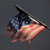Sabah: посткоронавирусный мировой порядок (Потрепанный американский флаг в Нью-Йорке, США | © REUTERS, Brendan Mcdermid) Потрепанный американ…