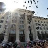 Страна (Украина): майданцовцы 2 мая в Одессе развязали войну (Траурные мероприятия в Одессе в память о погибших 2 мая 2014 | © РИА Новости, Стрингер) Траурные мероприятия…