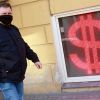 COVID-19 сотрет доллар с лица земли, 75-летнее могущество не поможет (Фото: Zamir Usmanov/Global Look Press) Фото: Zamir Usmanov/…