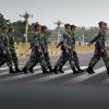 СМИ: Китай готовится к настоящему нападению США (Китайские военные на площади Тяньаньмэнь в Пекине | © AP Photo / Mark Schiefelbein) Китайские военные на…