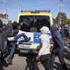 DN: в Европе есть проблемы поважнее американского расизма (7 июня 2020. Протестующие нападают на полицию в Гётеборге, Швеция | © AFP 2020, Adam IHSE / TT) 7 июня 2020. Протест…