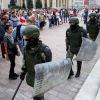 Белорусский кризис: вариант 'черных полковников' (На фото: силовики на проспекте Независимости, где расположен Дом правительства Белоруссии и здание Ц…) На фото: силовики на…