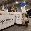 DI: закупайте 'Спутник V' — только это спасет ЕС от фиаско (Доставка вакцины Sputnik V на склад в грузовой терминал Москва Карго | © РИА Новости, Илья Питалев) Доставка вакцины Spu…