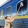 Датчанин помыл окно украинского поезда и стал знаменитым (Датчанин помыл окно украинского поезда и стал знаменитым) Датчанин помыл окно …