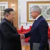 Ким Чен Ын принял секретаря СБ РФ Сергея Шойгу (Секретарь Совета Безопасности России Сергея Шойгу и председатель Госсовета КНДР Ким Чен Ын во время …) Секретарь Совета Без…