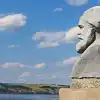 Как Карл Маркс, Степан Разин и Емельян Пугачёв навредили России и помогли Великобритании (Памятник Марксу в Саратове) Памятник Марксу в Саратове