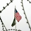 Разрушитель против защитника (Флаг США перед Генеральным консульством США во Франкфурте | © AP Photo, Michael Probst) Флаг США перед Генер…
