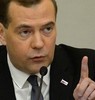 УП: Медведев не пустит на работу украинских мигрантов-путешественников